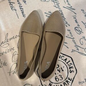 Mia pointed toe flats